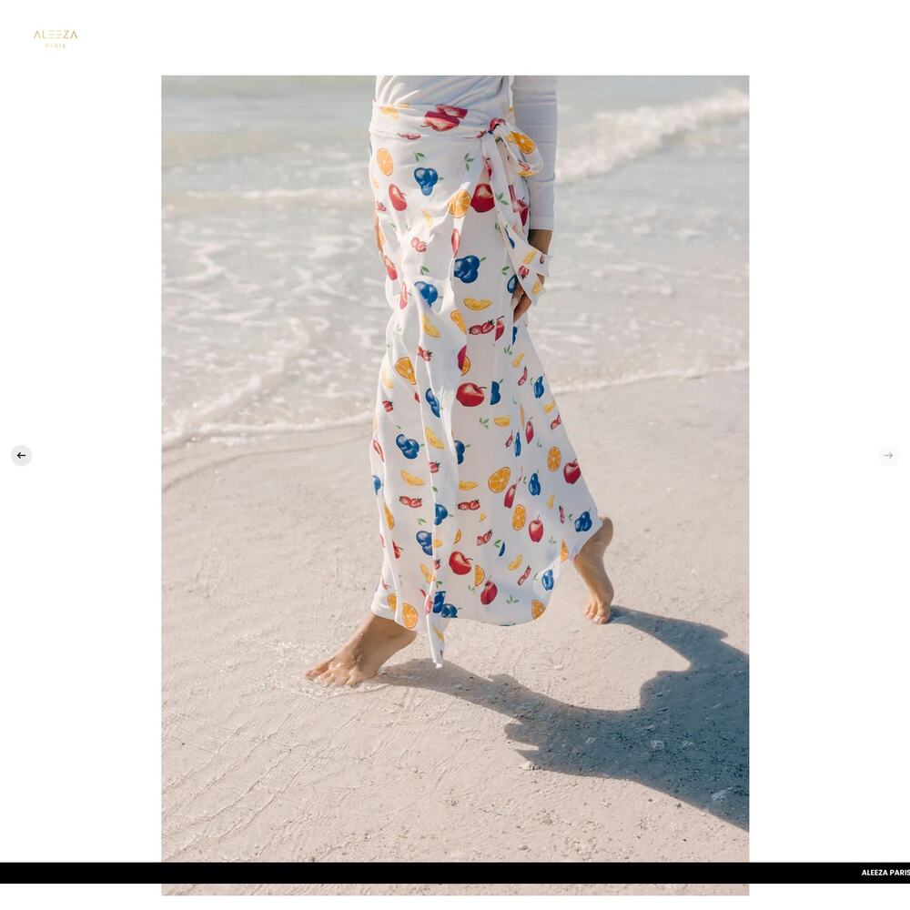 Aleeza Paris Blanca Skirt Fruit Print Size L NWT